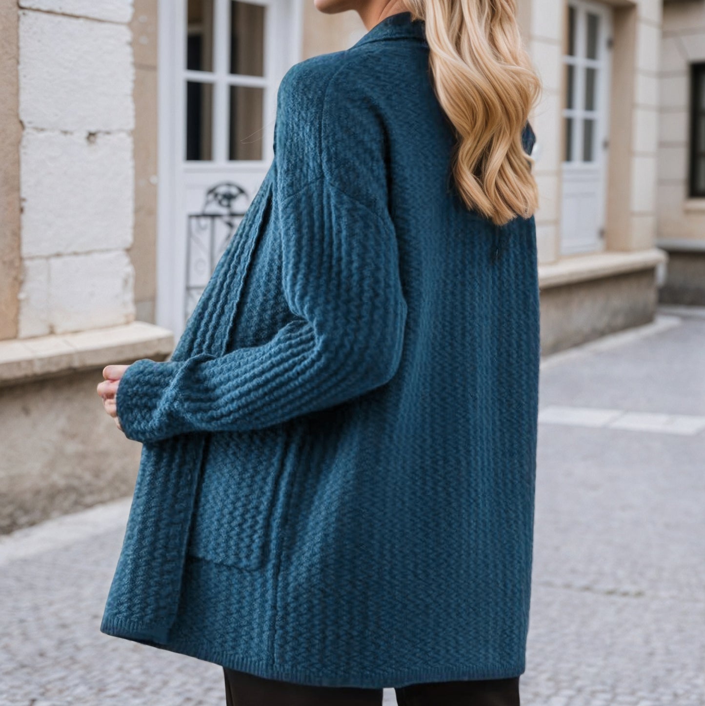 Pull d'extérieur pour femmes avec des motifs en relief modernes et des poches pratiques Chic und Stil