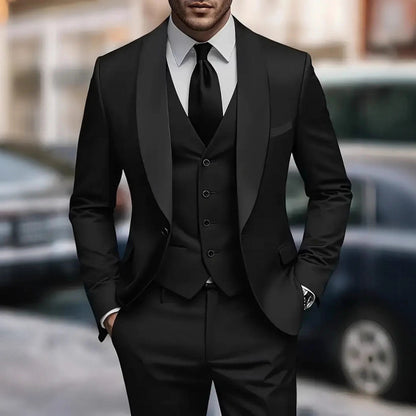 Costume élégant pour hommes avec une coupe slim et un revers en satin luxueux Chic und Stil