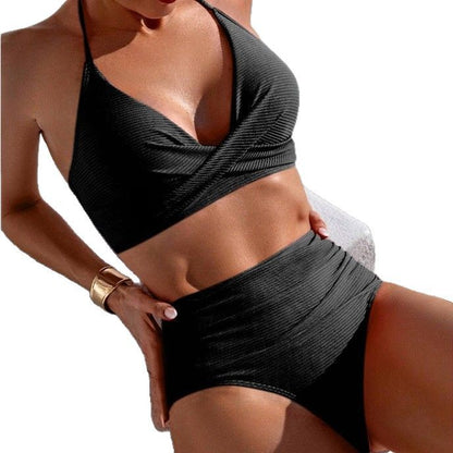 Bikini femme taille haute avec un élégant haut drapé et un design ludique Chic und Stil