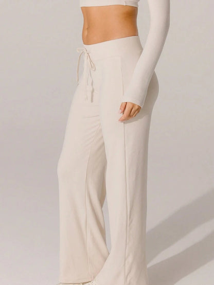 Chic and Style women's wide leisure pants with elastic waistband and tie belt