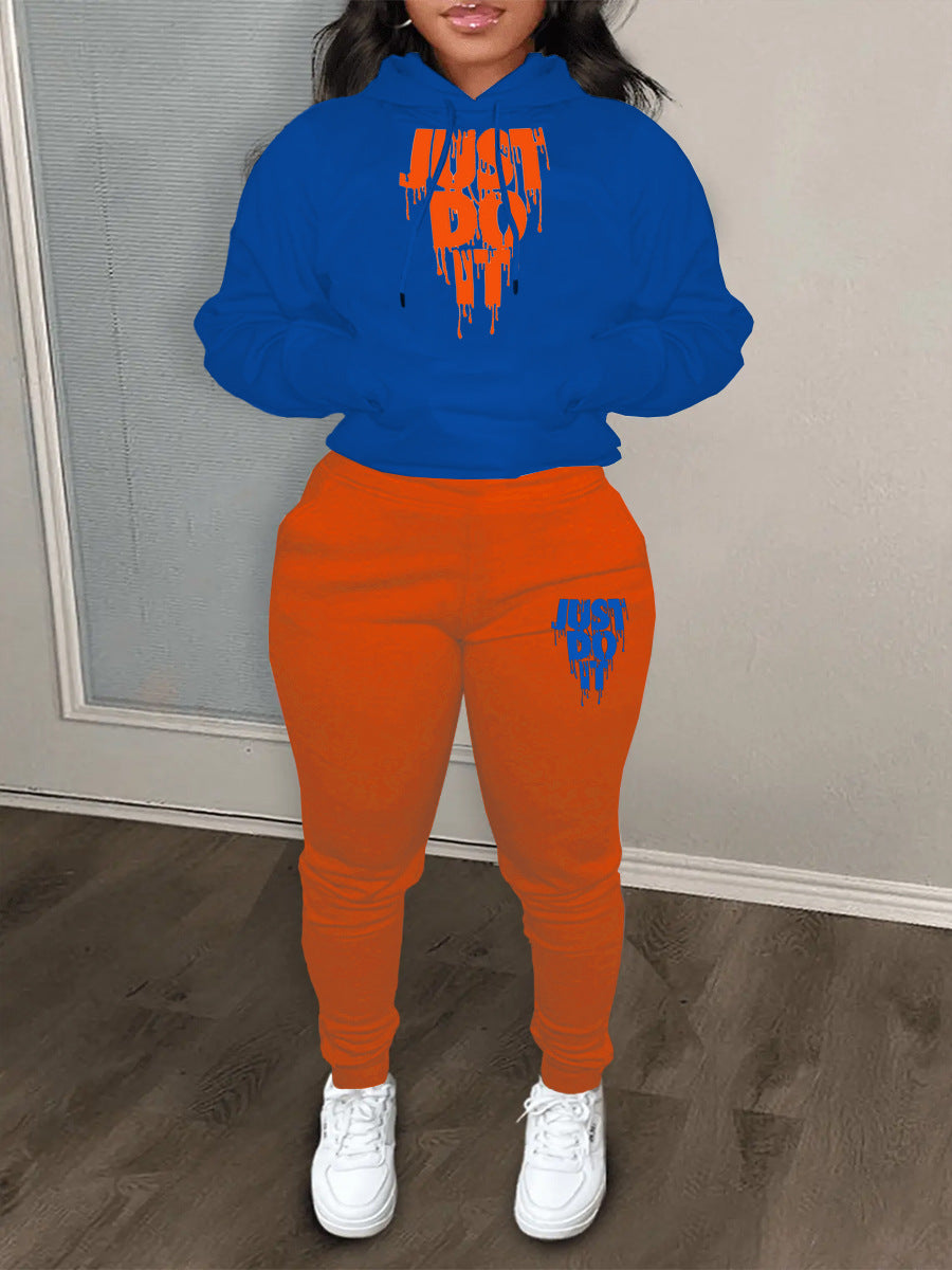 Women's sweatshirt and jogger pants set with graphic print Chic und Stil