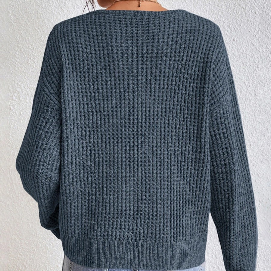 Ladies modern knit pullover with V-neck and embossed pattern Chic und Stil