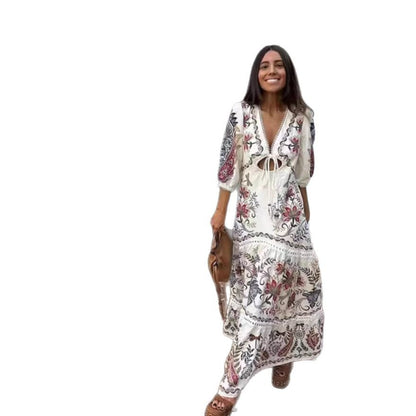 Robe maxi femme avec broderies florales et décolleté en V Chic und Stil