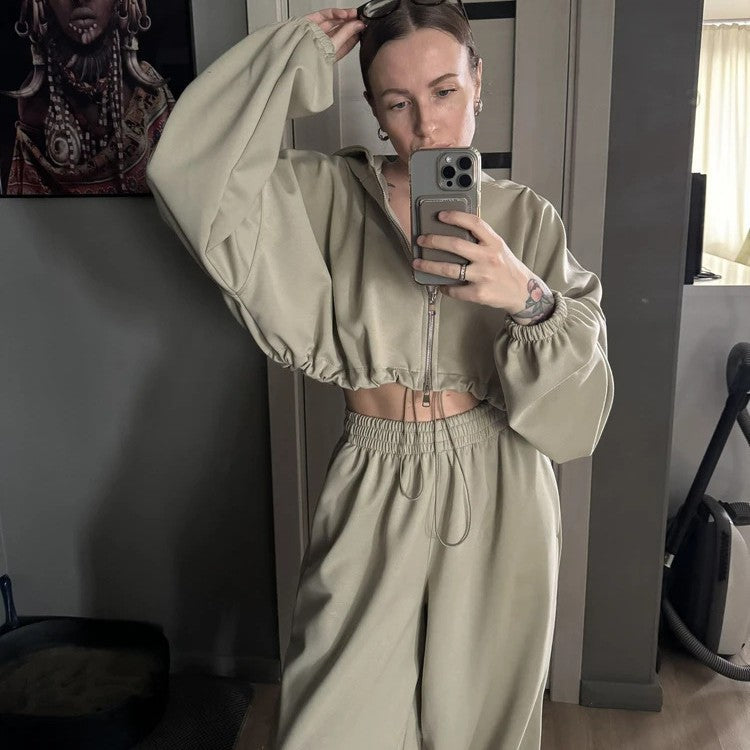 Casual women's hoodie set with wide pants Chic and Style