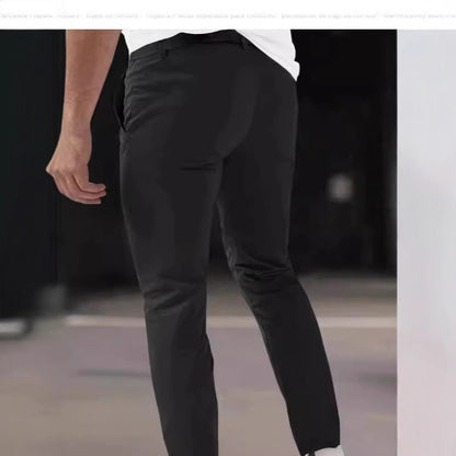 Stylish chino pants for men with modern pleats from Chic und Stil