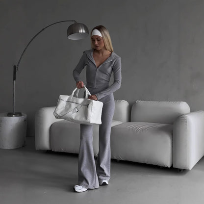 Women's athletic set with a fitted hoodie and comfortable jogger pants Chic and Style