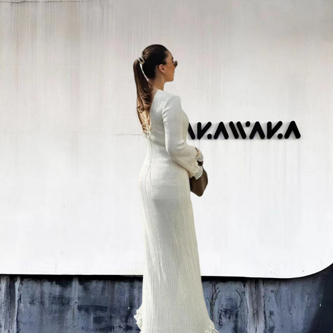 Dames Robe Maxi Élégante avec un Design en Rib Raffiné et des Manches Frangées Chic und Stil