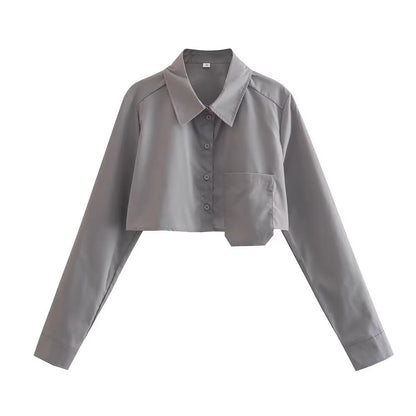 Blouse cropped pour femmes avec une coupe moderne et un design de poches pratique Chic und Stil