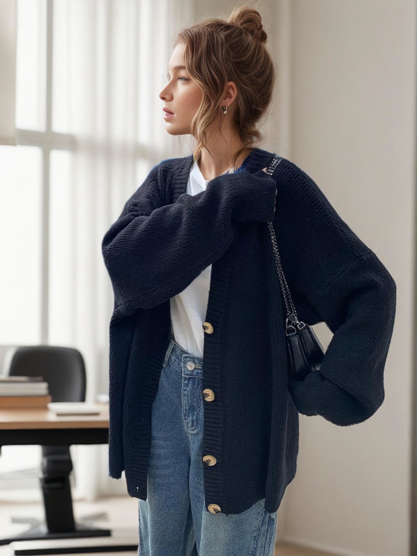 Dames grand tricot cardigan avec décolleté en V profond et grands boutons Chic und Stil