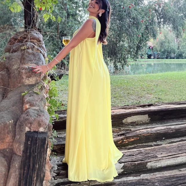 Robe maxi pour femmes avec un col halter innovant et une coupe fluide Chic und Stil