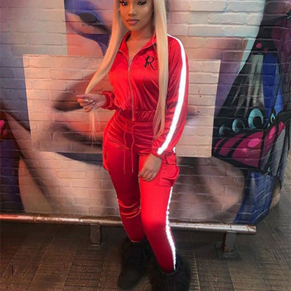 Women's sporty tracksuit set with cropped jacket and jogger pants Chic und Stil