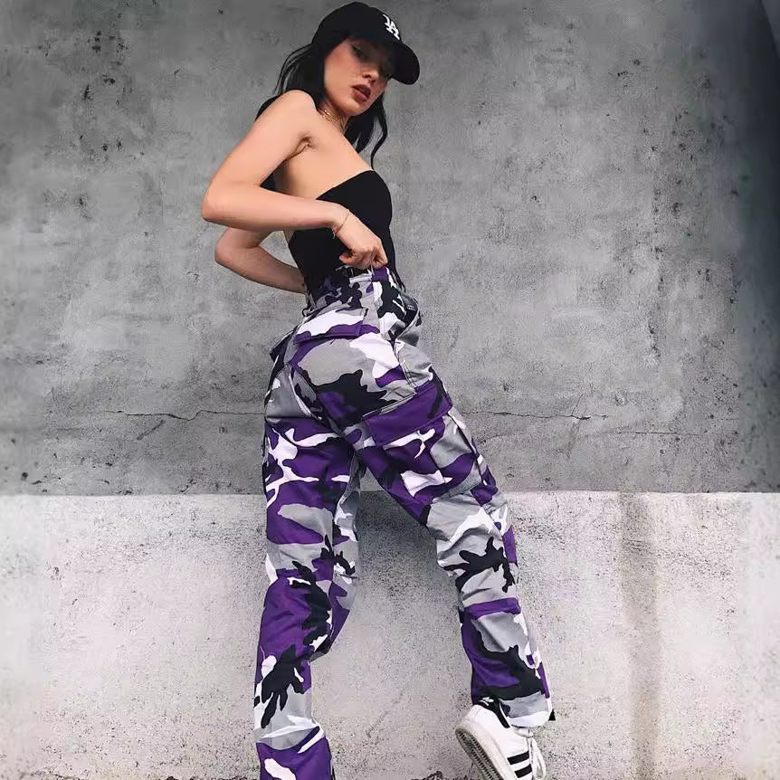 Women's cargo pants with elastic waistband and stylish camouflage design Chic und Stil