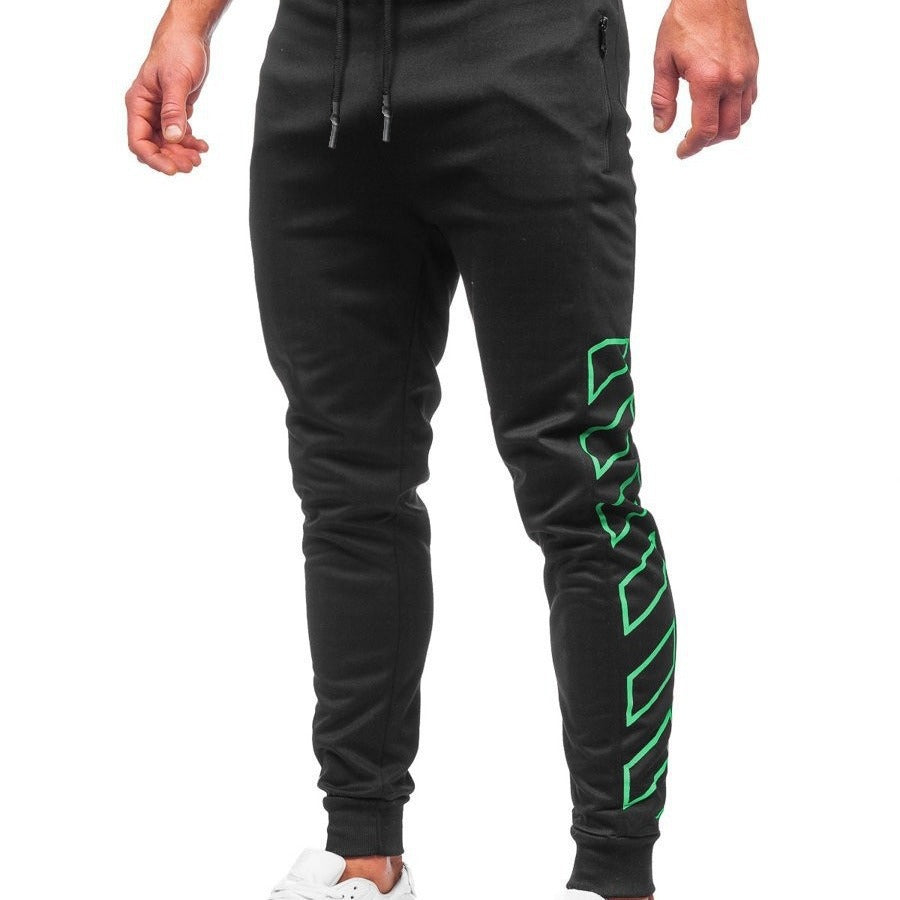 Functional sports pants for men with zippered pockets on the sides and a modern design Chic und Stil