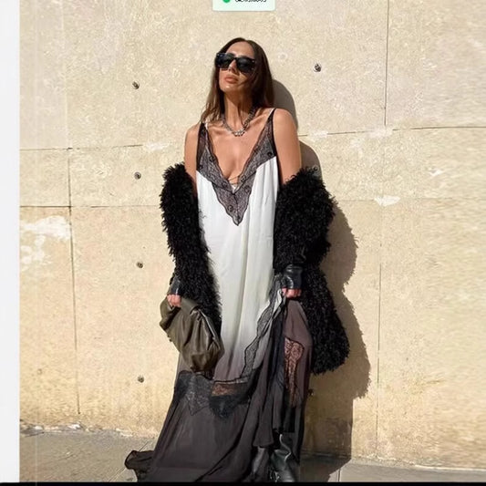 Robe de nuit pour femmes avec des embellissements en dentelle élégante et un dégradé de couleurs Chic und Stil