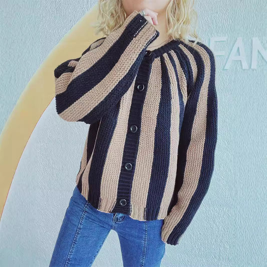 Cardigan en tricot confortable pour femmes avec design rayé et détails de boutons modernes Chic und Stil