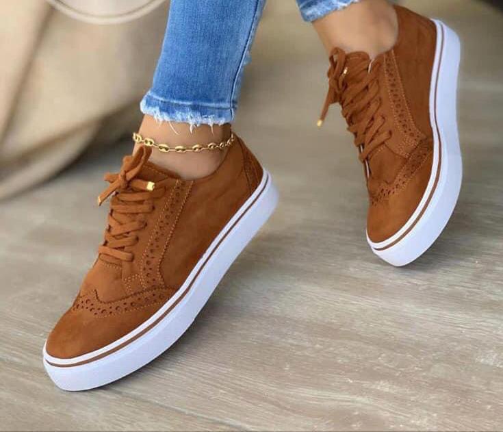 Baskets pour femmes avec dessus en textile à la mode et semelle amortissante Chic und Stil