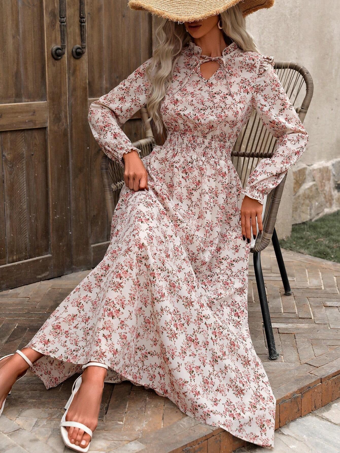 Robe maxi femme avec une coupe flatteuse et des détails floraux Chic und Stil