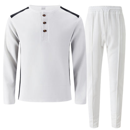 Costume de loisirs pour hommes avec un élégant haut Henley et un pantalon de jogging confortable Chic und Stil