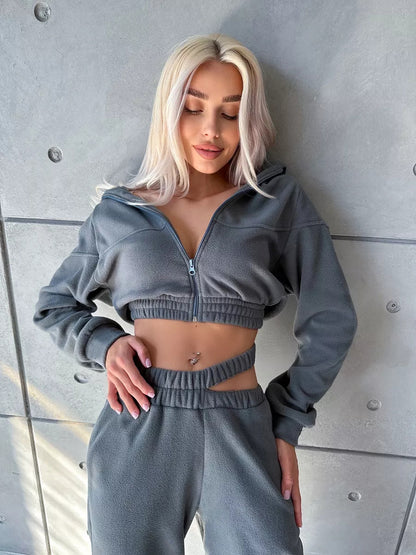 Ladies' fleece sports set with short hooded sweatshirt and elastic pants Chic und Stil