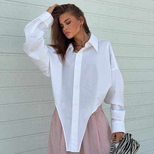 Chemisier oversize pour femmes avec coupe asymétrique et détails modernes Chic und Stil