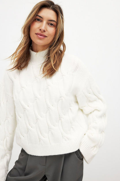 Pull en grosse maille pour femmes avec un col haut et un design de tresse romantique Chic und Stil