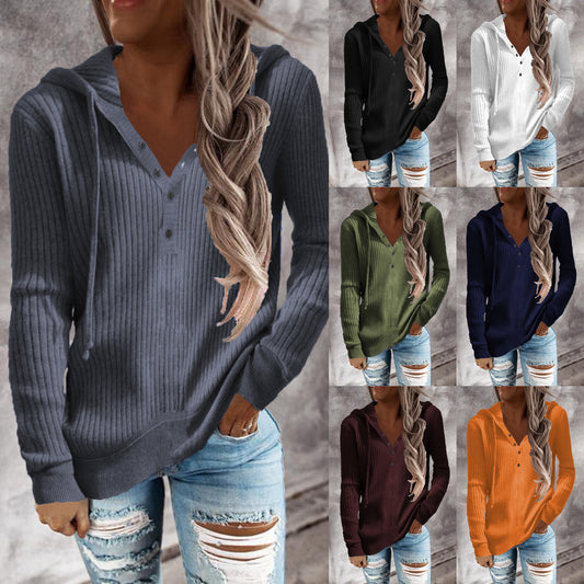 Sweat à capuche pour femmes au design ribbed à la mode avec patte de boutons Chic und Stil