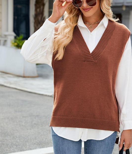 Ladies' elegant sleeveless knitted sweater with V-neck and relaxed fit Chic und Stil