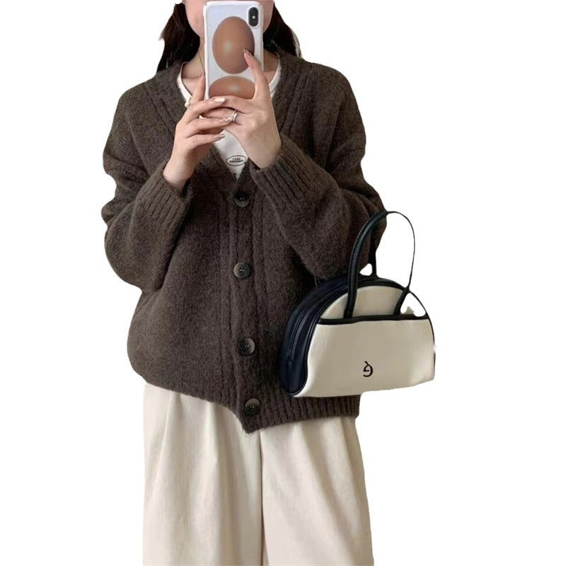 Dames Pull-over en tricot confortable avec un élégant décolleté en V et des détails de bouton Chic und Stil