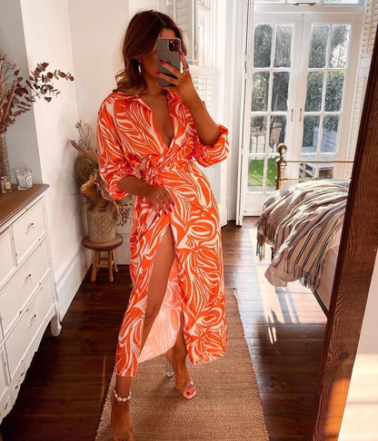 Robe maxi femme avec un élégant design floral et une fente flatteuse Chic und Stil