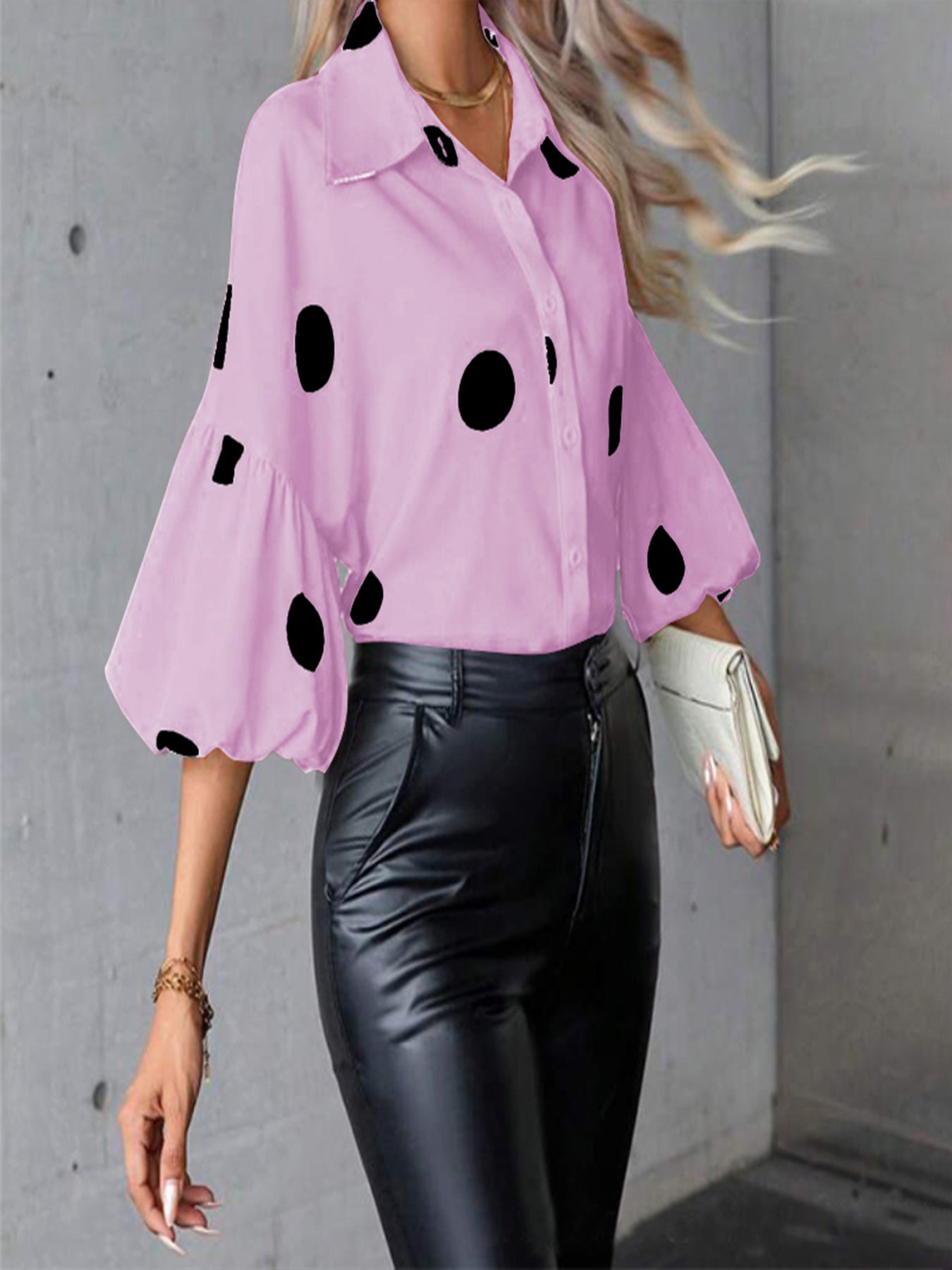 Chemisier pour femmes avec un motif de points sur toute la surface et des manches volumineuses Chic und Stil