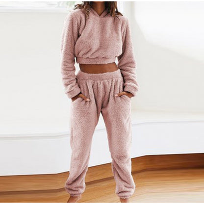 Cozy women's lounge set in soft fleece Chic und Stil