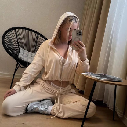 Ladies casual hoodie with high waist and matching leisure pants Chic and Style