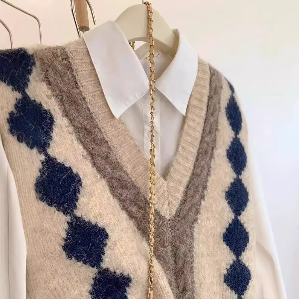 Pull en tricot pour femmes avec décolleté en V et motif géométrique Chic und Stil
