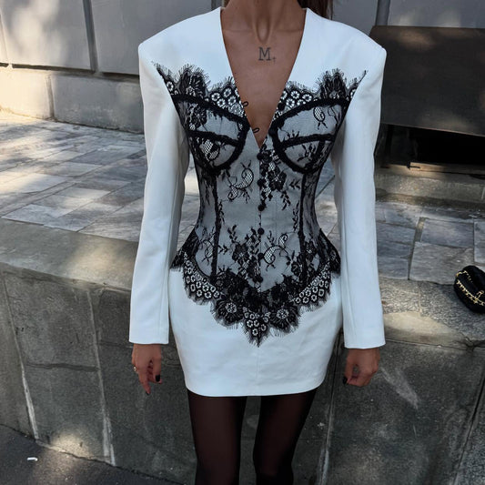 Robe blazer élégante pour dames avec détail en dentelle et coupe cintrée Chic und Stil