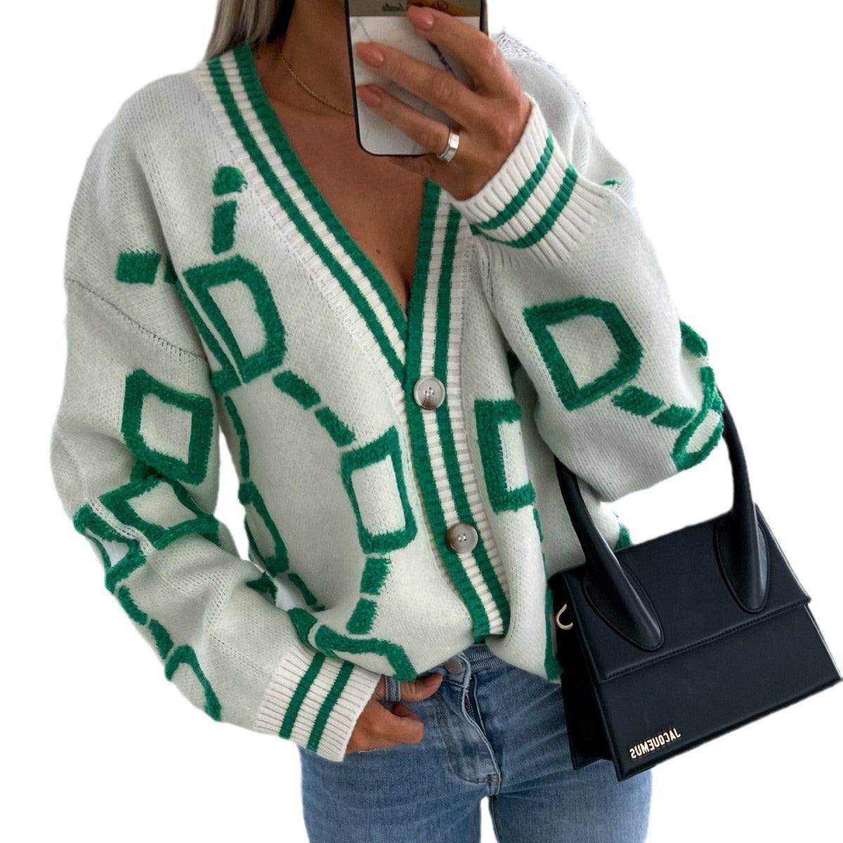 Cardigan pour femmes avec un motif géométrique moderne et un matériau doux Chic und Stil