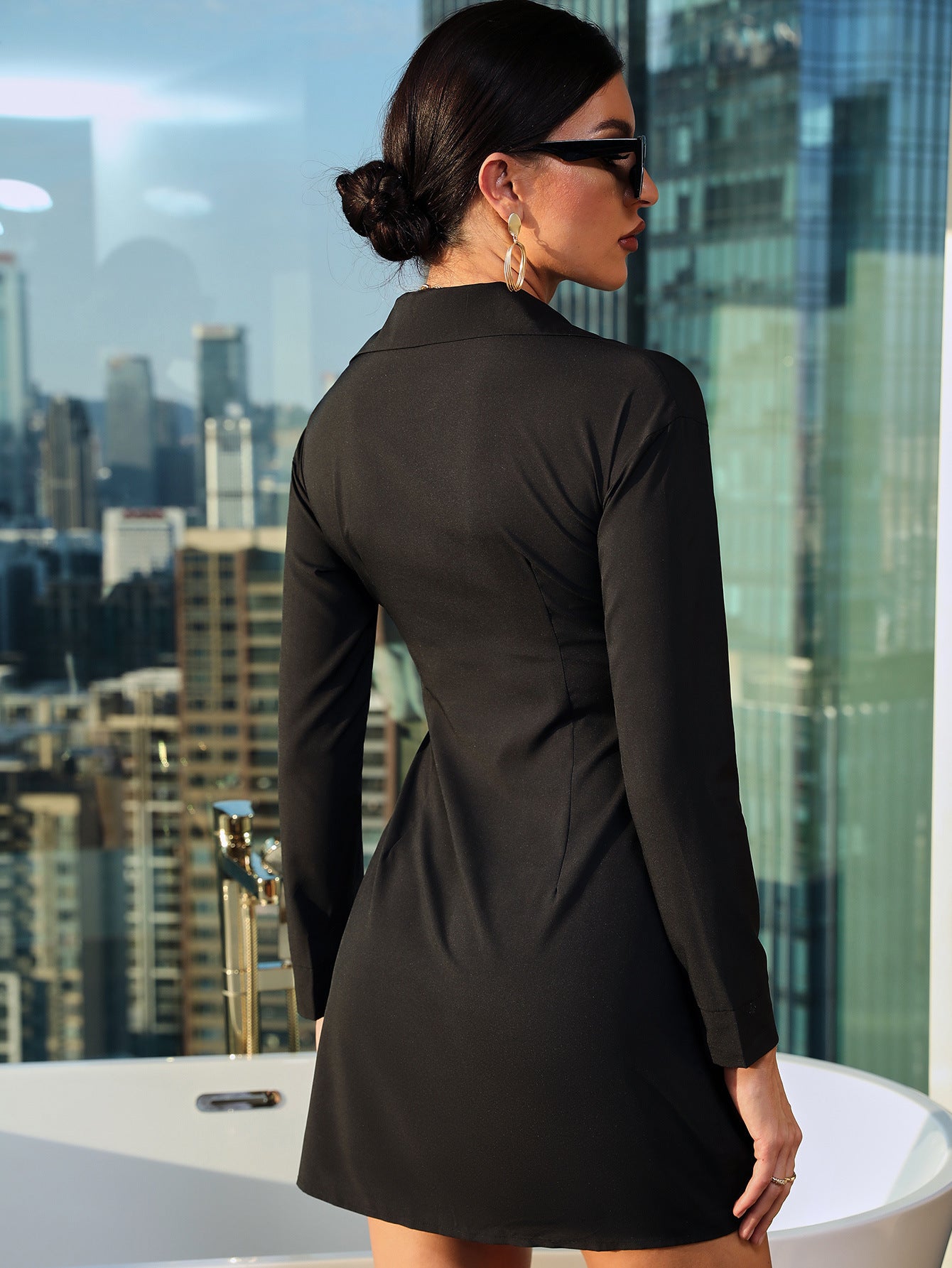 Robe chemise pour femmes avec élégant ceinturon à la taille et détails de bouton pratiques Chic und Stil