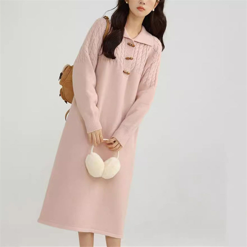 Robe tricotée pour femmes avec col et détails de boutons Chic und Stil