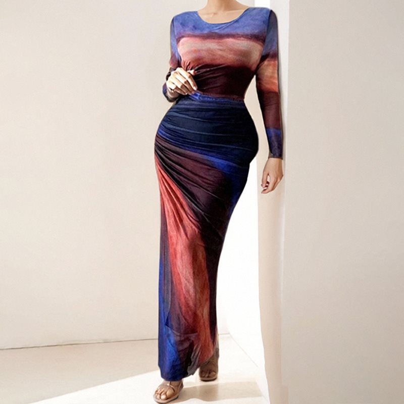Femme élégante robe maxi avec dégradé de couleur innovant Chic und Stil