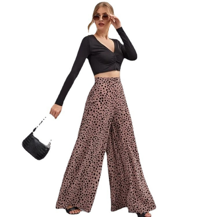 Wide-leg pants for women with a trendy polka dot pattern and high waist Chic und Stil