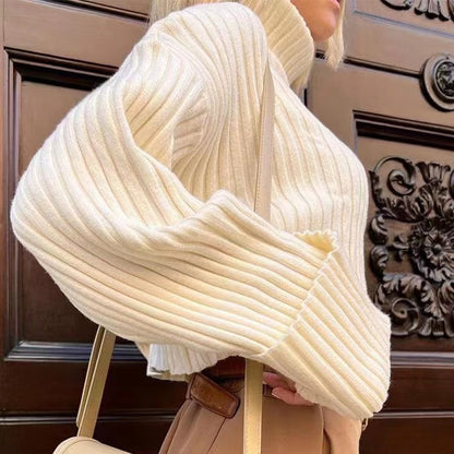 Pull-over court pour femmes avec col haut et coupe asymétrique Chic und Stil