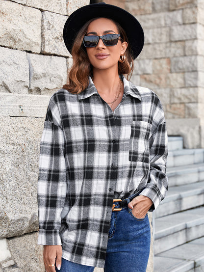 Chemise à carreaux oversize pour femmes avec des détails modernes Chic und Stil