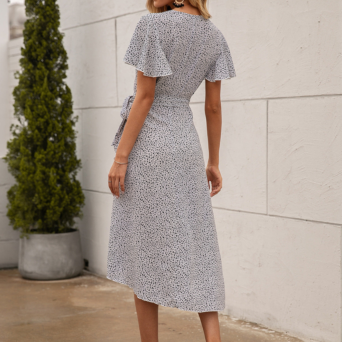 Robe portefeuille pour femmes avec des détails froncés et une silhouette élégante Chic und Stil