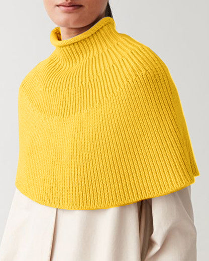 Cape en tricot pour dames avec col montant et fine structure en rib Chic und Stil