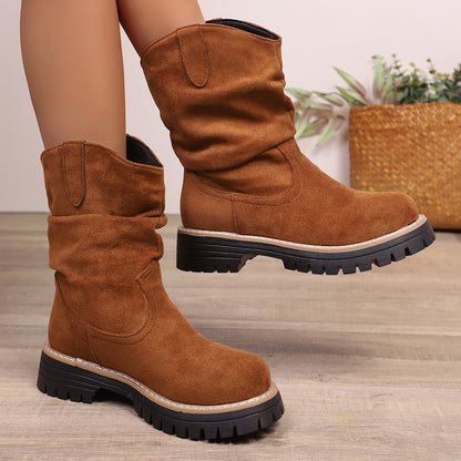 Bottes en suede douces pour femmes avec une esthétique froissée décontractée et une semelle profilée robuste Chic und Stil