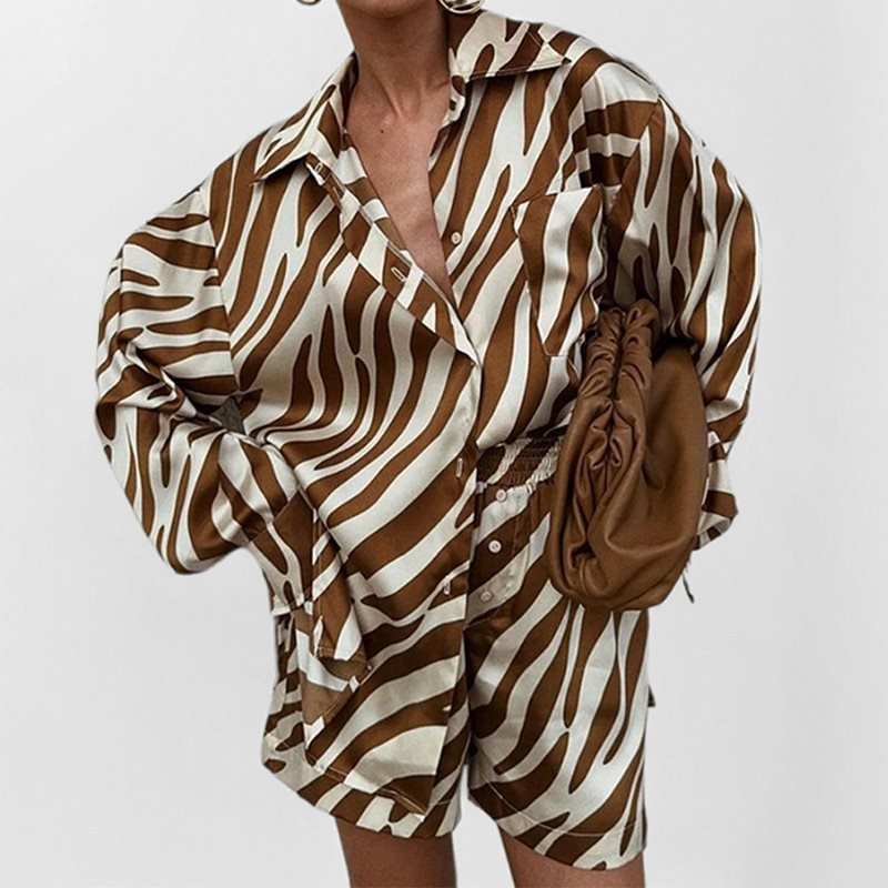 Chemise de loisir pour femmes avec un motif animal stylé et une coupe décontractée Chic und Stil