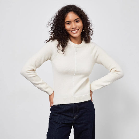 Pull en tricot pour femmes avec un joli col rond et des détails de couture modernes Chic und Stil
