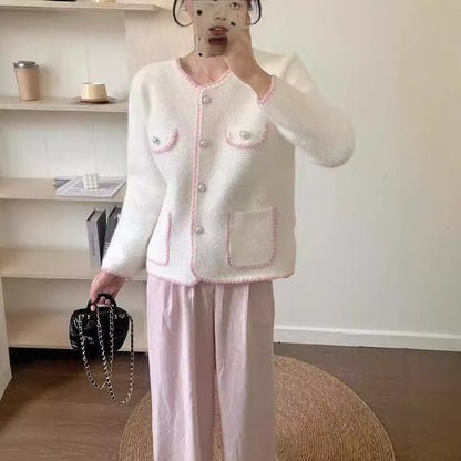 Ladies' Elegant knitted vest with pearl-embellished pockets and feminine accents. Chic and stylish.