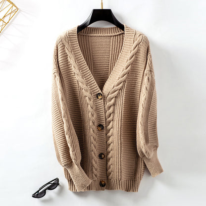 Veste en tricot pour femmes avec design en torsades et détails en boutons dorés Chic und Stil