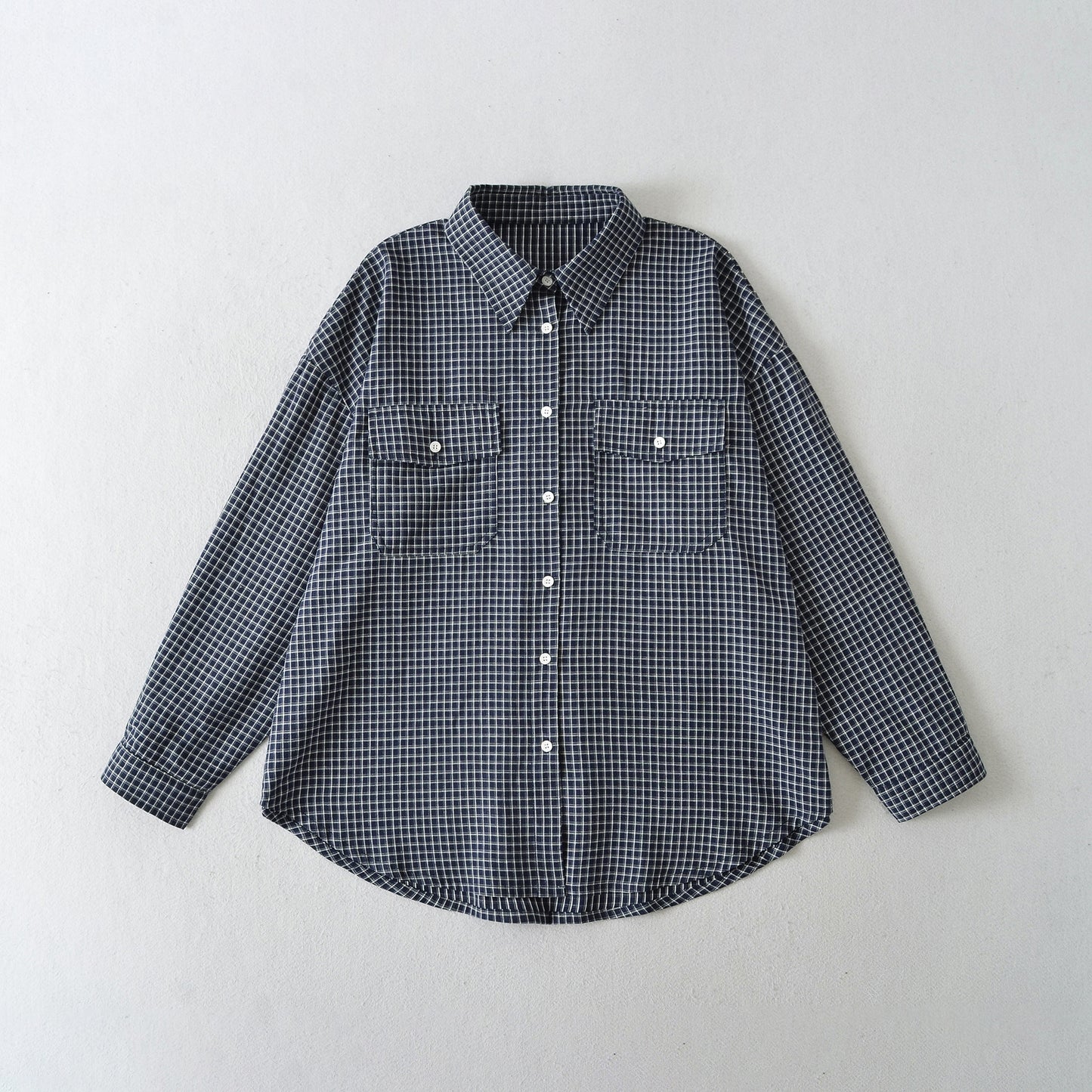 Chemisier à carreaux pour femmes avec poches poitrine doubles et col classique Chic und Stil