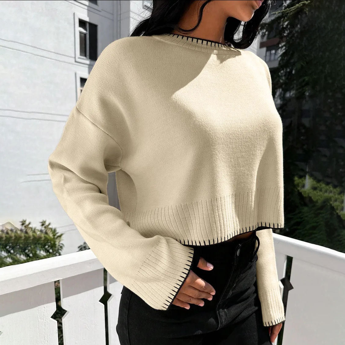 Femme pull court décontracté avec une fine structure en côtes et une taille élastique Chic und Stil